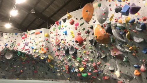 兵庫県のクライミング施設「火の玉Wall クライミングジム」